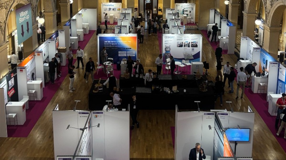 Village Start-up d'EnerJ-meeting Lyon 2026 dans le hall du Palais de la Bourse